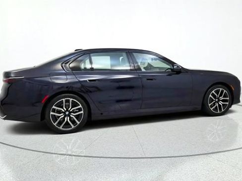 Used 2025 BMW i7 xDrive60 AWD/4WD image 10