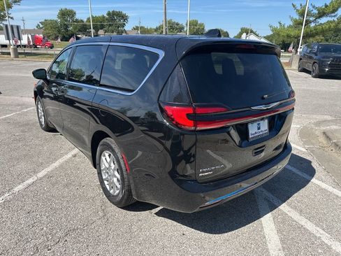 New 2026 Chrysler Pacifica Select image 24