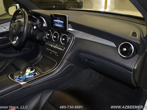 Used 2019 Mercedes-Benz GLC 300 image 17
