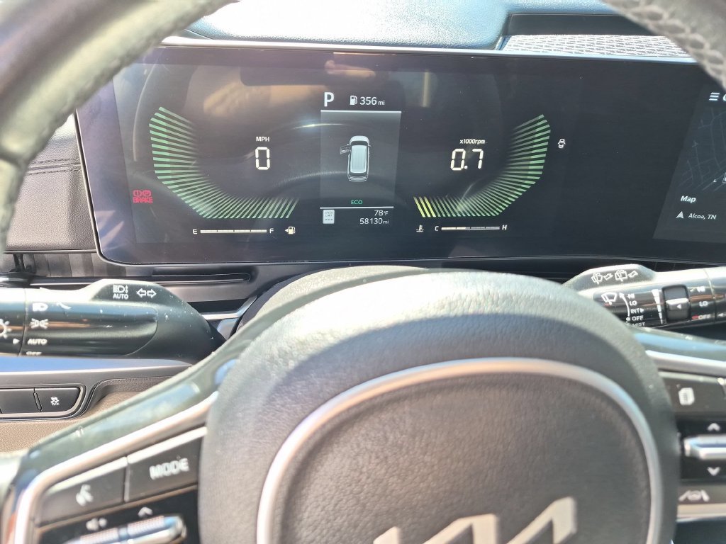 Used 2025 Kia Carnival FWD image 16