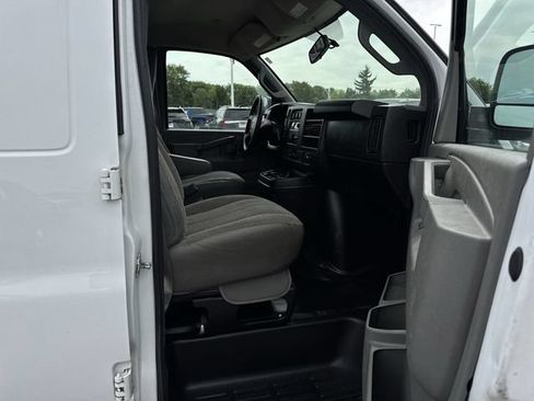 Used 2019 GMC Savana 2500 w/ Driver Convenience Package RWD image 21