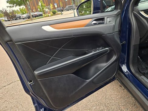 Used 2019 Lincoln MKC Reserve image 14