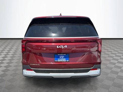 Used 2025 Kia Carnival FWD image 6