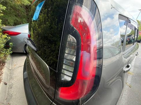 Used 2016 Kia Soul FWD image 10