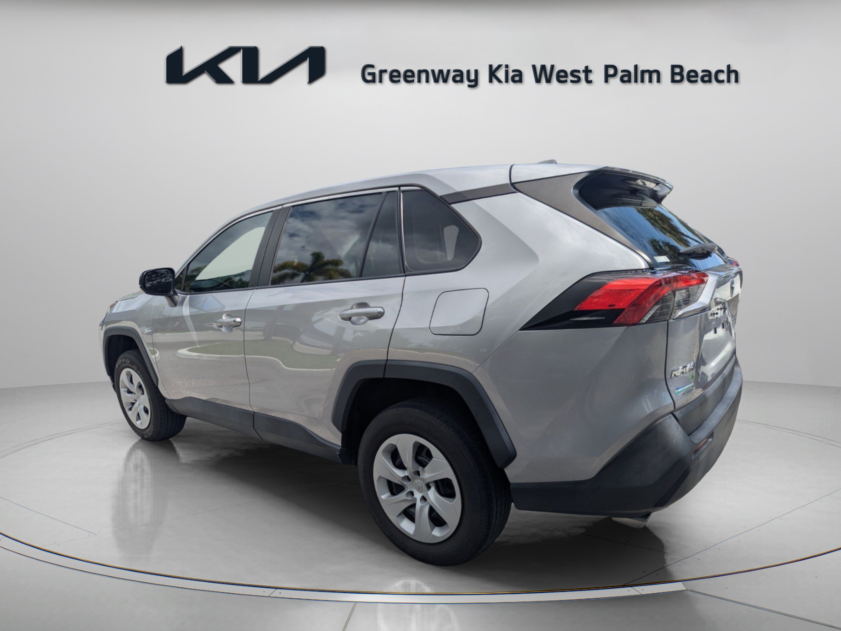 Used 2023 Toyota RAV4 LE FWD image 5