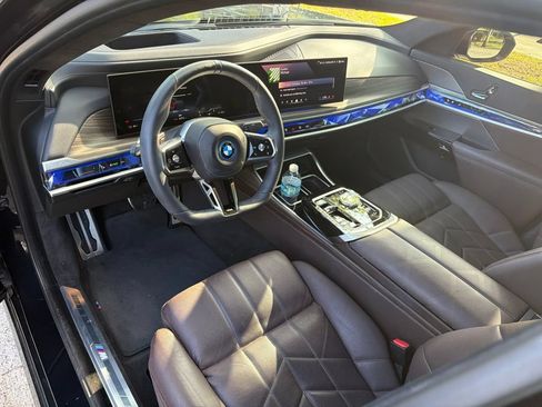 Used 2023 BMW i7 xDrive60 AWD/4WD image 2