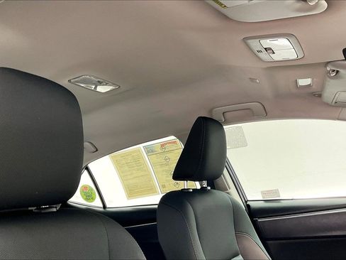 Used 2019 Toyota Corolla LE image 24