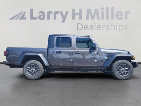 New 2025 Jeep Gladiator Sport image 6