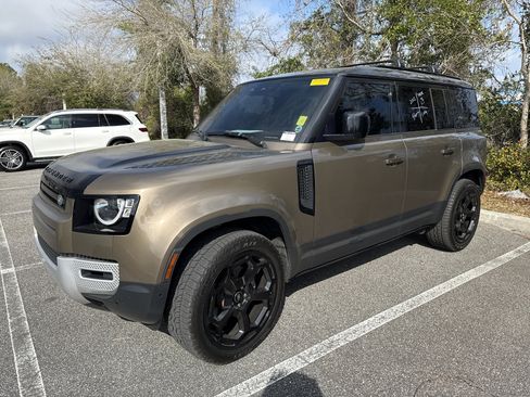 Used 2022 Land Rover Defender 110 S image 2