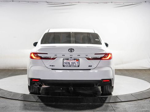 Used 2025 Toyota Camry SE FWD image 5