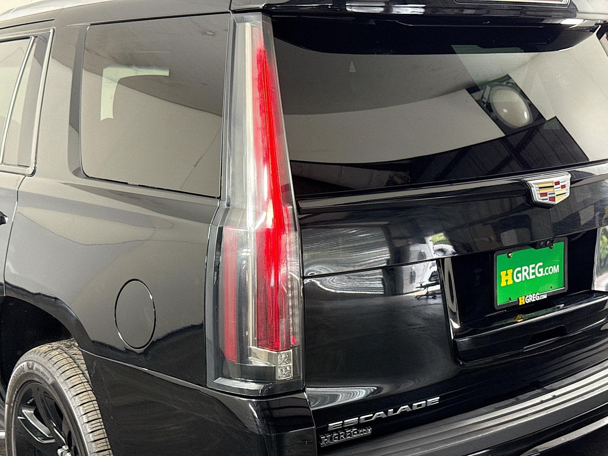Used 2018 Cadillac Escalade Luxury AWD/4WD image 35