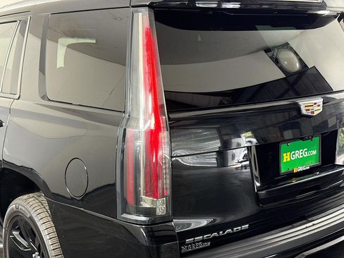 Used 2018 Cadillac Escalade Luxury AWD/4WD image 35