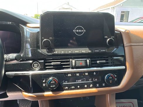 Used 2023 Nissan Pathfinder Platinum AWD/4WD image 13