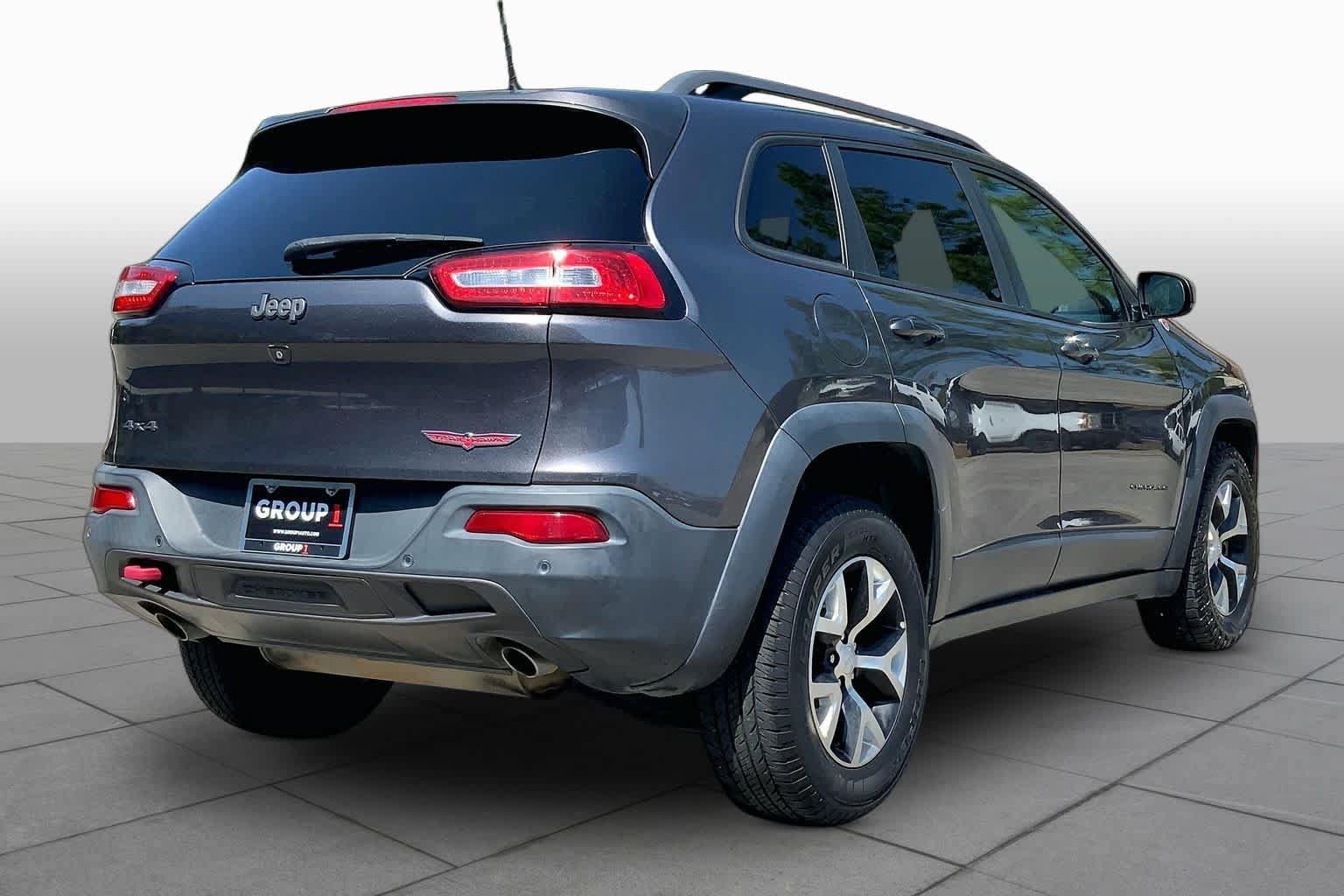 Used 2018 Jeep Cherokee Trailhawk w/ Comfort/Convenience Group AWD/4WD image 13