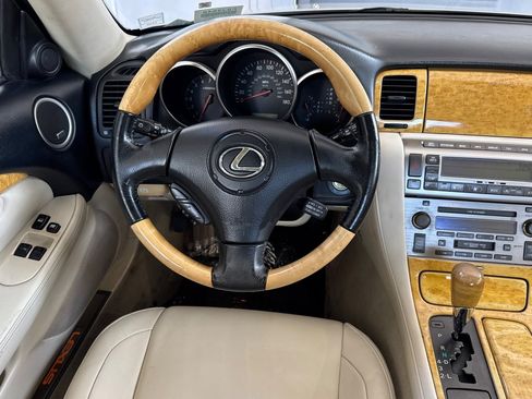 Used 2004 Lexus SC 430 Convertible RWD image 19