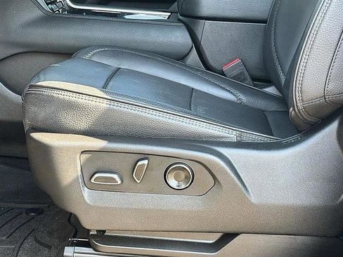 Used 2024 GMC Yukon XL Denali w/ Advanced Technology Package image 17