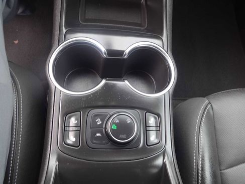 Used 2023 GMC Terrain SLT image 18