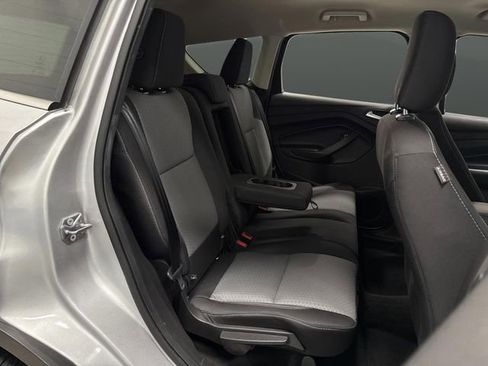Used 2019 Ford Escape SE image 28