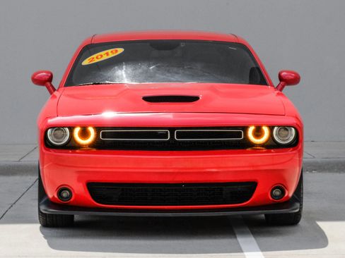 Used 2019 Dodge Challenger R/T RWD image 5