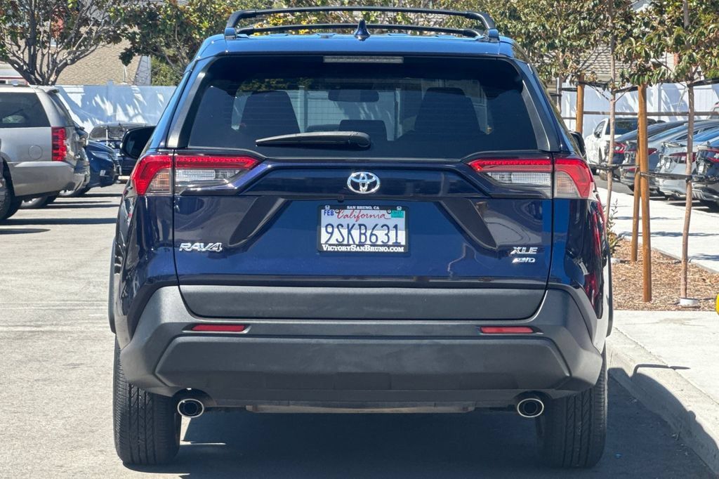 Used 2021 Toyota RAV4 XLE AWD/4WD image 5
