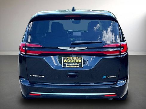 Used 2023 Chrysler Pacifica Touring-L FWD image 6