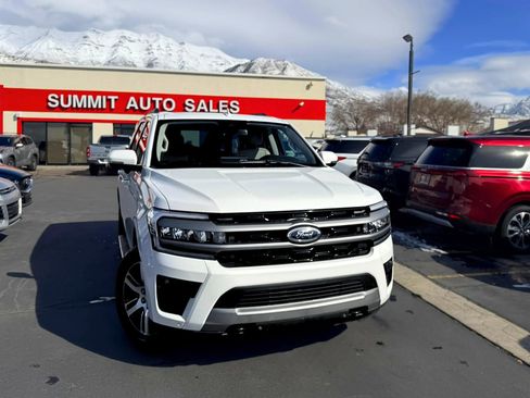 Used 2023 Ford Expedition XLT image 2