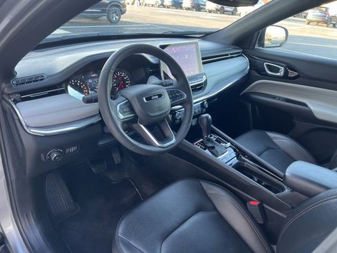 Used 2024 Jeep Compass Limited image 17