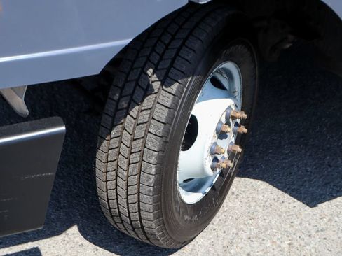 Used 2019 Ford E-450 and Econoline 450 Super Duty RWD image 33