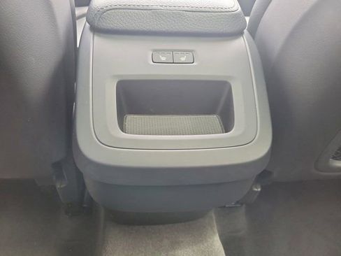 Used 2019 Volvo XC60 T6 Momentum w/ Multimedia Package image 15