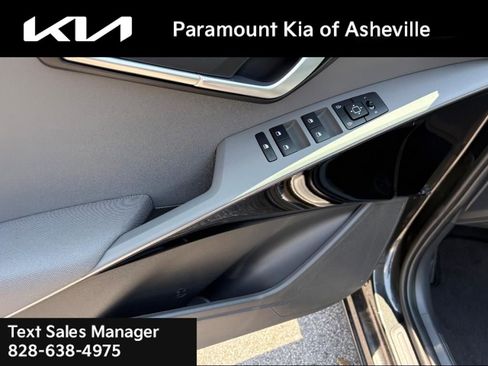 New 2025 Kia Niro EX image 25