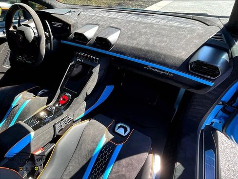 Used 2024 Lamborghini Huracan Sterrato image 13