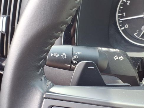 Used 2025 Nissan Pathfinder SV FWD image 19
