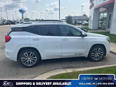 Used 2022 GMC Terrain Denali w/ Denali Premium Package AWD/4WD image 1