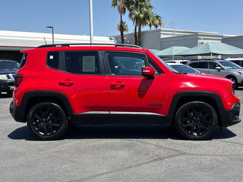 Used 2018 Jeep Renegade Altitude w/ Cold Weather Group FWD image 2