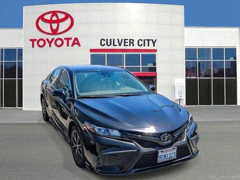 Used 2023 Toyota Camry SE FWD image 1