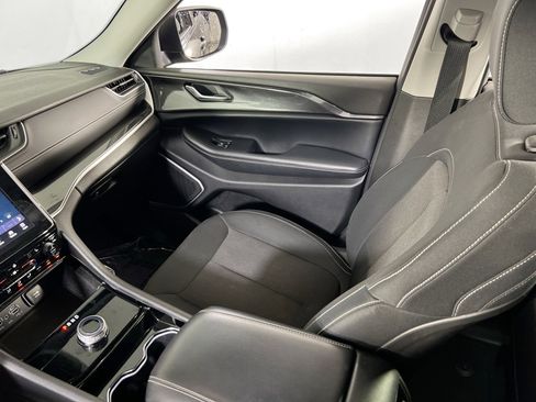 Used 2022 Jeep Grand Cherokee Laredo w/ Luxury Tech Group I image 22