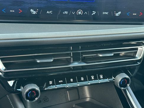 New 2026 Chevrolet Traverse LT w/ Driver Confidence Package image 19