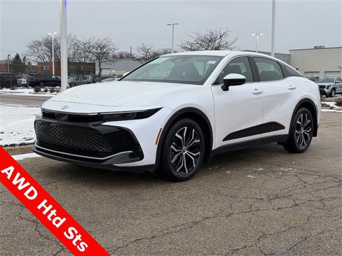 Used 2023 Toyota Crown XLE image 7