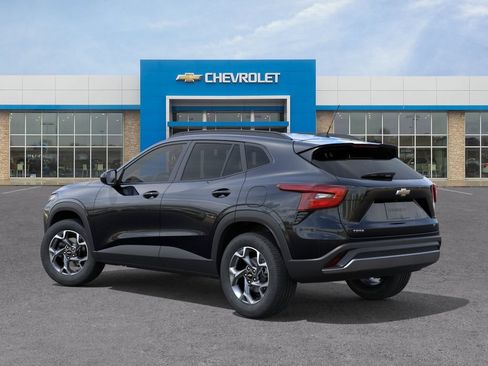New 2026 Chevrolet Trax LT w/ Driver Confidence Package FWD image 3