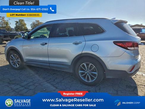 Used 2018 Hyundai Santa Fe SE image 2