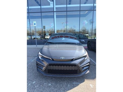 Used 2023 Toyota Corolla SE w/ SE Premium Package image 2