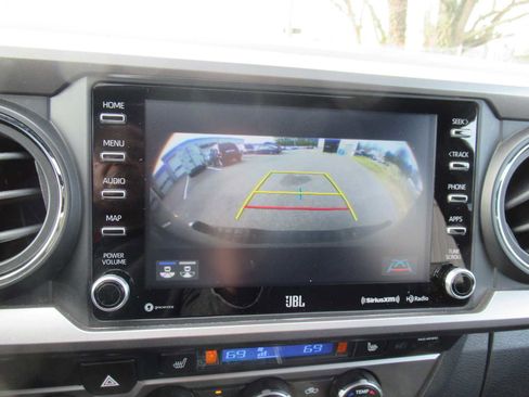 Used 2021 Toyota Tacoma Limited image 26