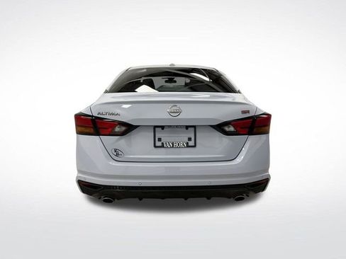 Used 2024 Nissan Altima 2.5 SR w/ SR Premium Package image 15