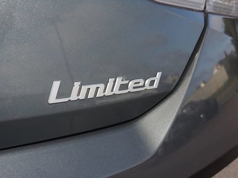 Used 2025 Hyundai Elantra Limited FWD image 23