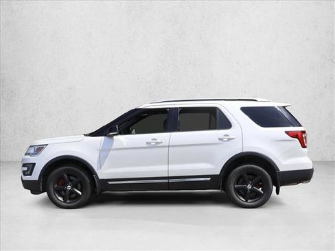 Used 2016 Ford Explorer XLT w/ Equipment Group 202A AWD/4WD image 8