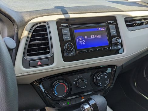 Used 2022 Honda HR-V LX image 26