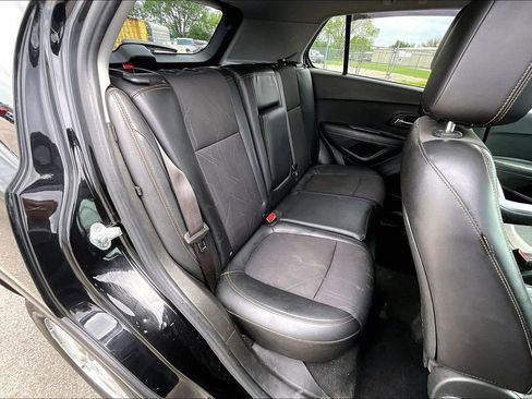 Used 2020 Chevrolet Trax LT w/ LT Convenience Package image 36