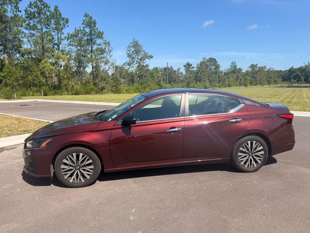 Used 2025 Nissan Altima 2.5 SV FWD image 14