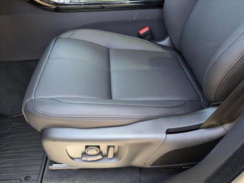 New 2026 Land Rover Range Rover Velar S image 4