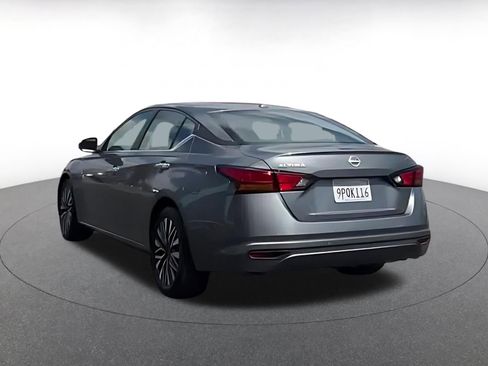 Used 2025 Nissan Altima 2.5 SV FWD image 15